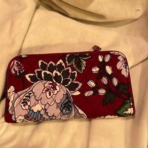 VERA BRADLEY NWOT pretty quilted multi compartment wallet